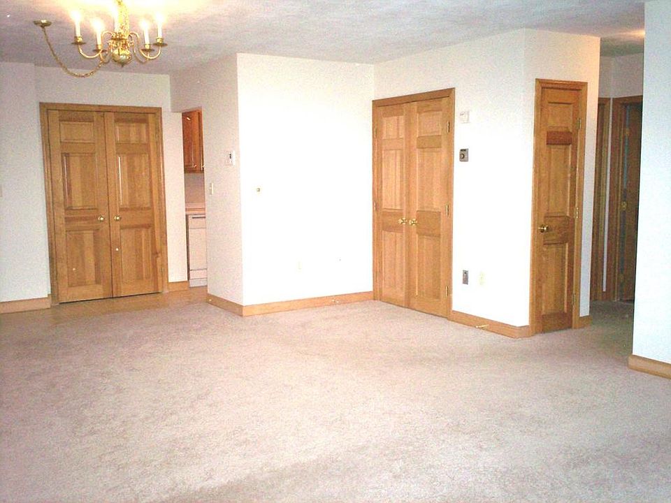 2nd image of 2320 Commonwealth Ave APT 1-1