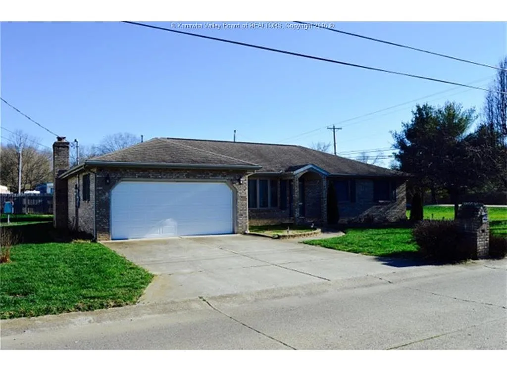 3000 Meadowbrook Dr photo 1