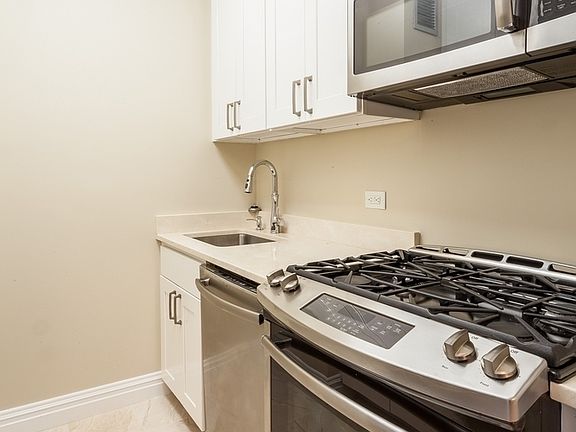 5th image of 30 W 63rd St APT 19G