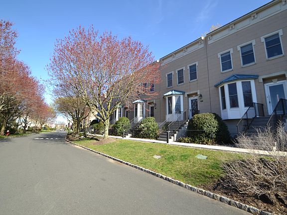 2nd image of 111 Gair St #111