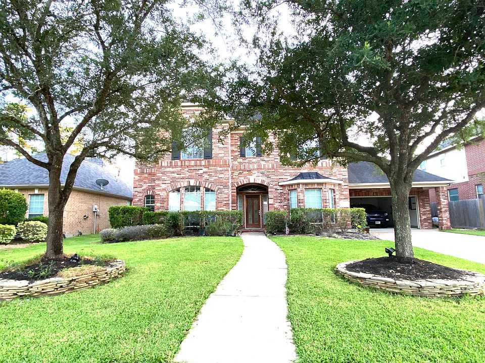 Front entrance and lawns