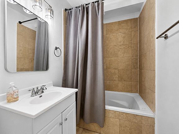 5th image of 4608 N Monticello Ave APT 1W