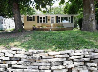 704 E Shore Dr, Pekin, IL 61554