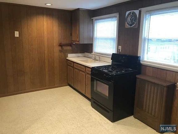 5th image of 18 Canterbury Ave Floor 2