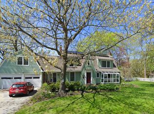 9525 Headlands Rd, Mentor, OH 44060