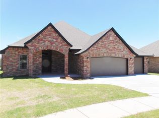 11829 SW 26th Ter, Yukon, OK 73099