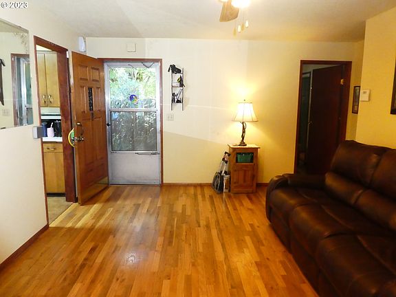 4th image of 12815 SW Grant Ave