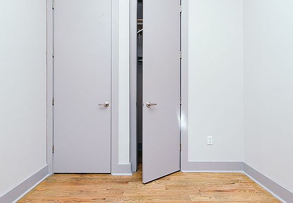5th image of 292 Bedford Ave APT 18