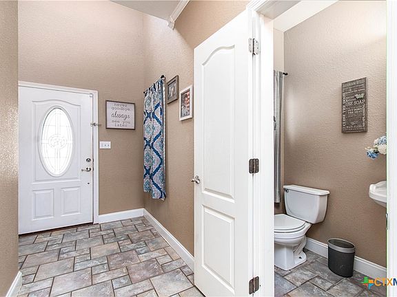 3rd image of 33 Armadillo Cir