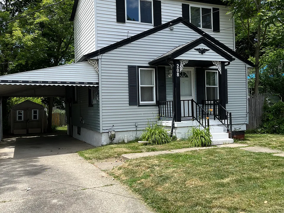 208 S Edith St