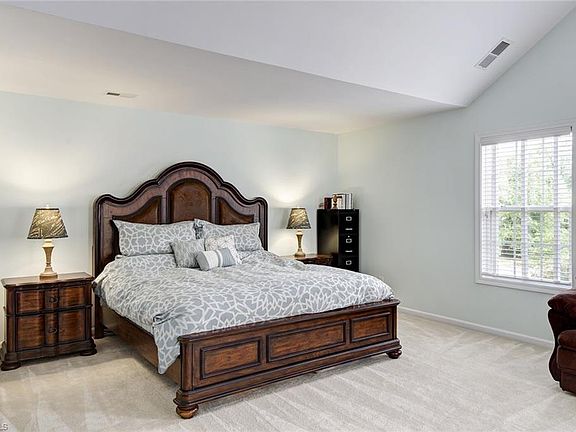 5th image of 3810 Bridlington Dr