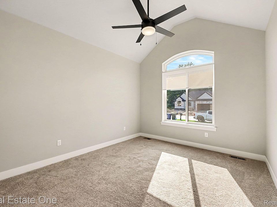 50402 Oakbrooke Dr E, photo 12