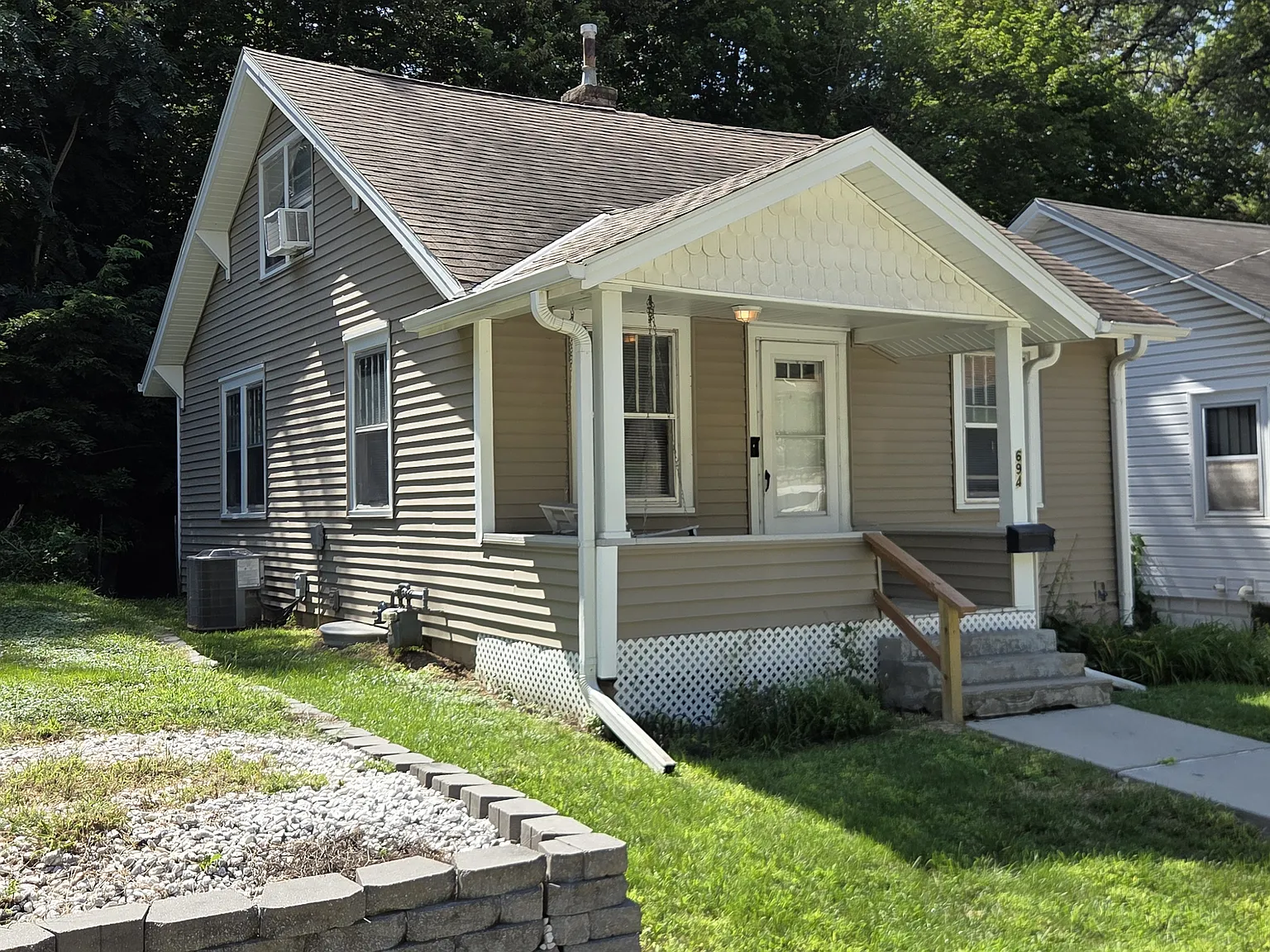 2 bed, 1000 sqft, $1,250 — Photo 2