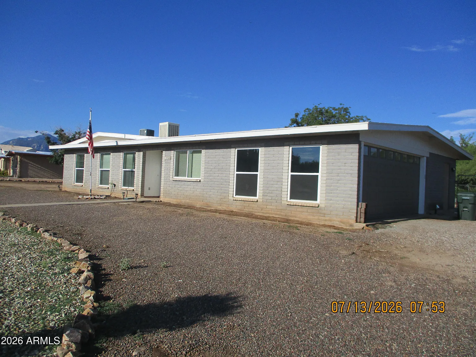 3 bed, 2.0 bath, 1942 sqft, $1,700 — Photo 1