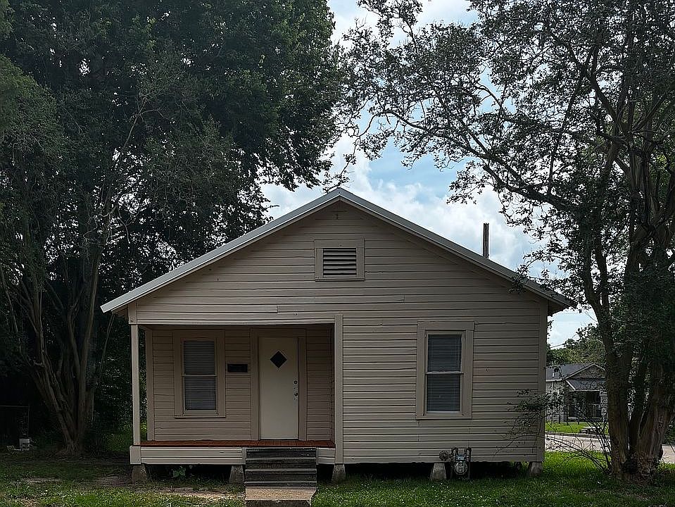 1st image of 533 University St