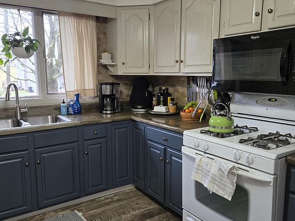 3rd image of 109 E 2nd Ave