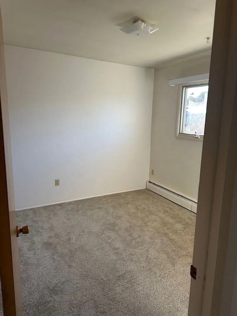 Cute 3 Bedroom 1 Bath — Photo 3