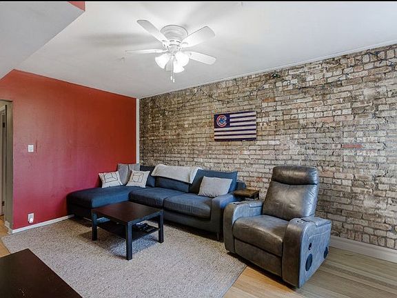 3rd image of 4240 N Clarendon Ave APT 200N