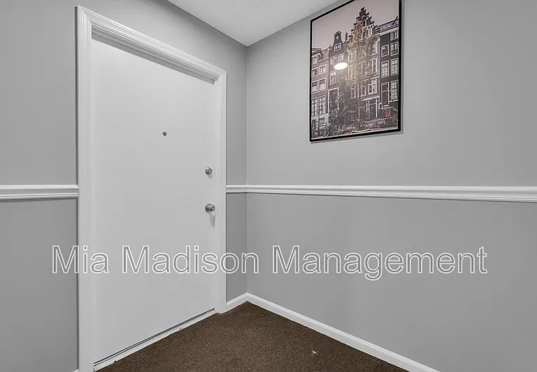 111 E Mell St #7 — Photo 14