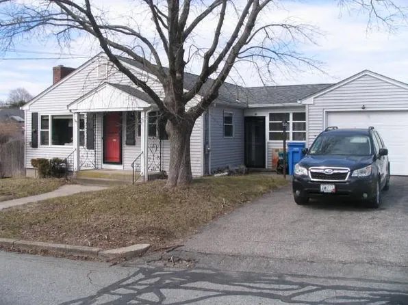 15 Leicester Dr, Lincoln, RI 02865