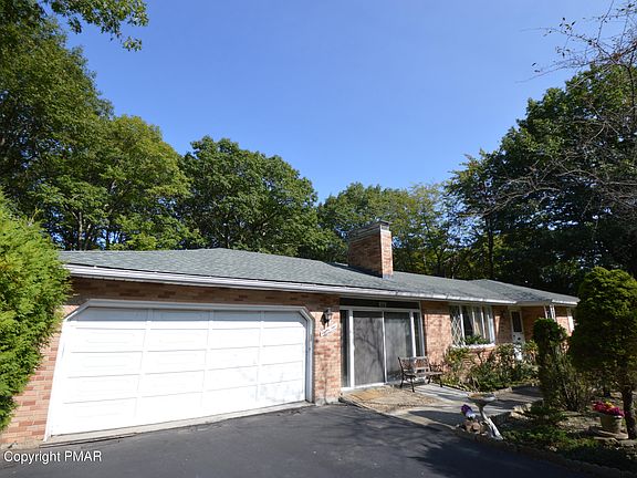 5th image of 84 Crestwood Dr