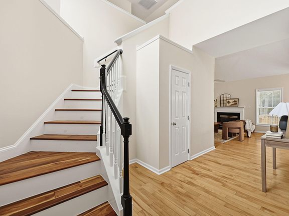 5th image of 5616 Yates Garden Ln