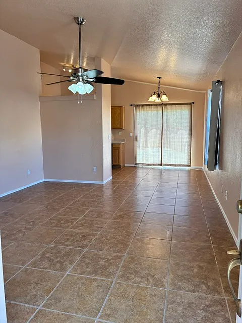 3 bed, 1177 sqft, $1,800 — Photo 3