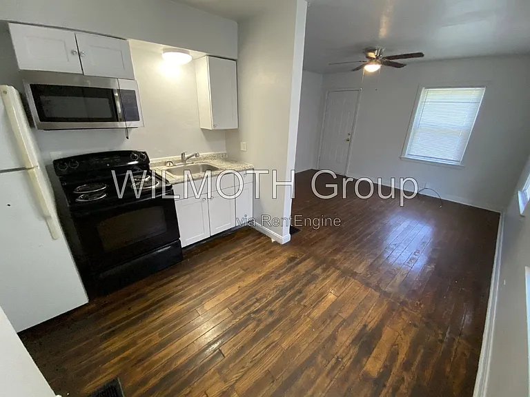 623 N Tibbs Ave — Photo 5
