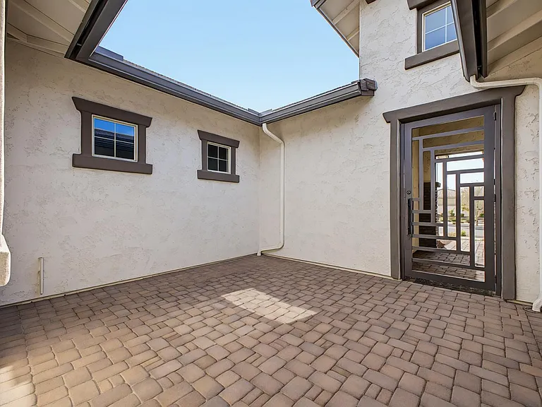 13103 N 174th Dr — Photo 6