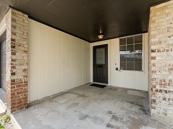 3rd image of 12119 Crystalwood Dr