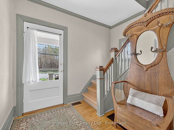 4th image of 60 Winchester Rd E