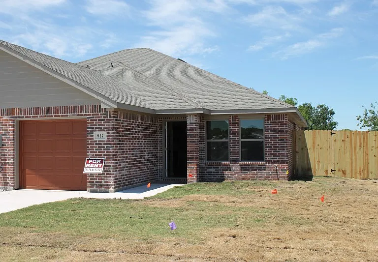 937 Robineta Ln — Photo 1