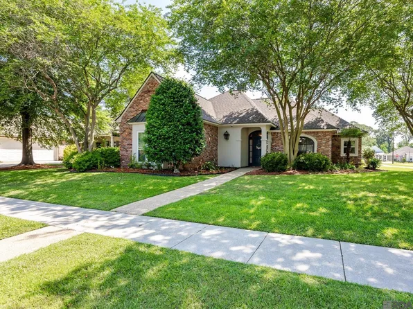 6843 Dianthus Dr, Baton Rouge, LA 70817