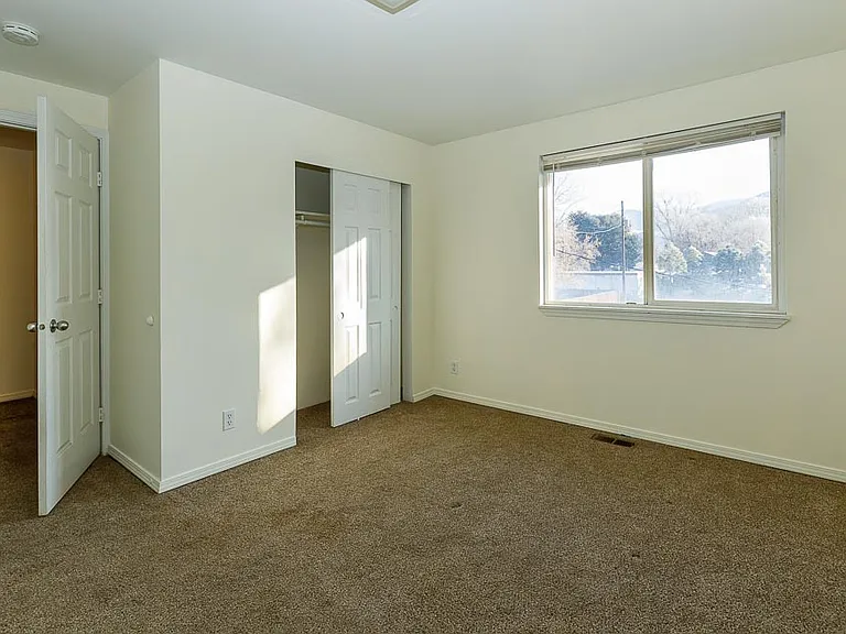 105 Locust St #1 — Photo 8