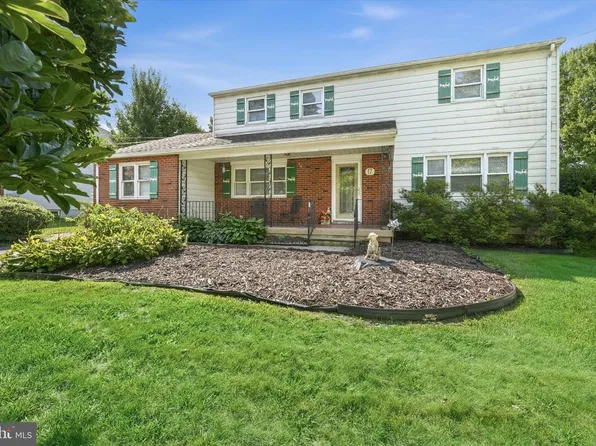 17 Millwright Dr, Newark, DE 19711