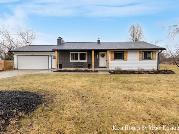 9161 Courtland Dr NE, Rockford, MI 49341