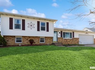6329 Hillandale Rd, Davenport, IA 52806