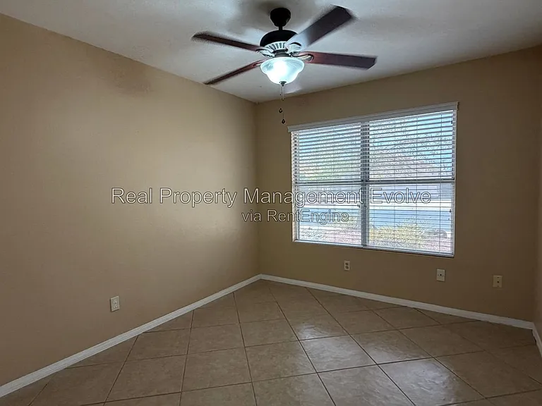 7568 W Kerry Ln — Photo 22