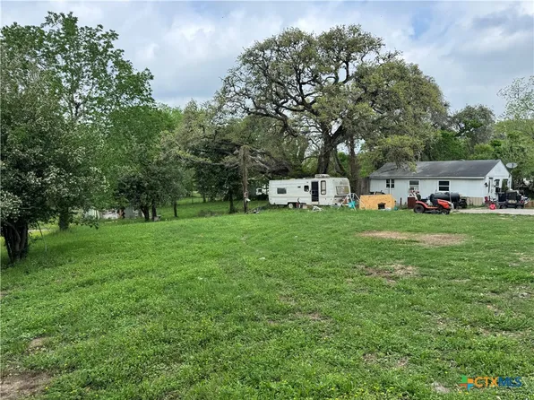103 Reiffert St, Cuero, TX 77954