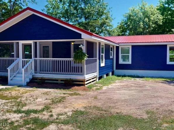 1804 S Davis St, Leakesville, MS 39451