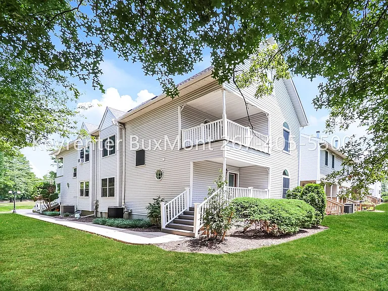 100 Victoria Dr — Photo 14