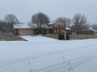 3301 E Tower Rd, Quincy, IL 62305