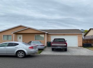 207 Deangela Dr, Grandview, WA 98930