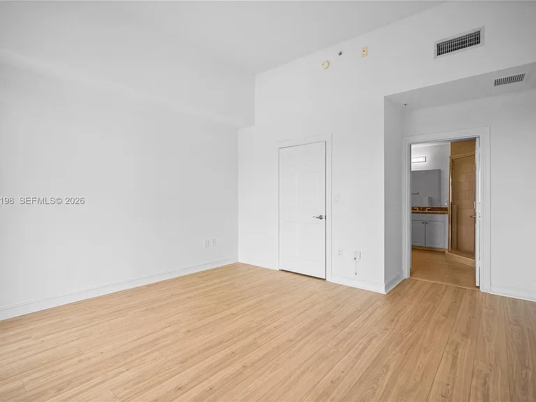 3001 NE 185th St #716 — Photo 36