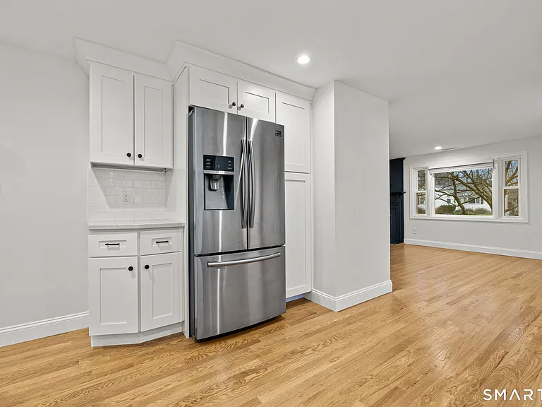 12 Sherwood Rd — Photo 3