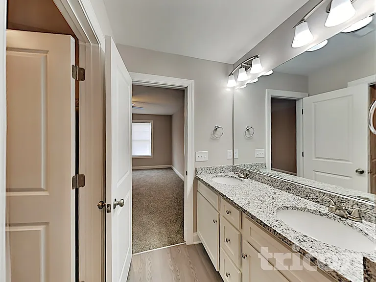 603 Foster St — Photo 11