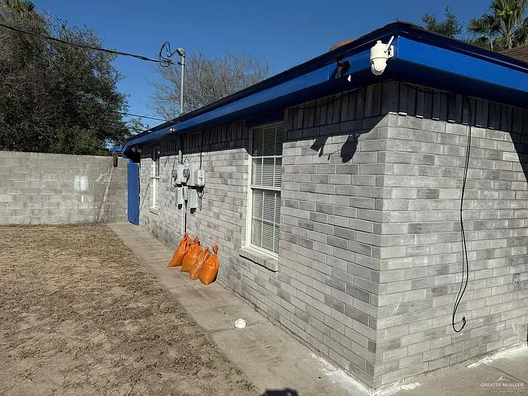 209 N Bluebonnet St — Photo 3