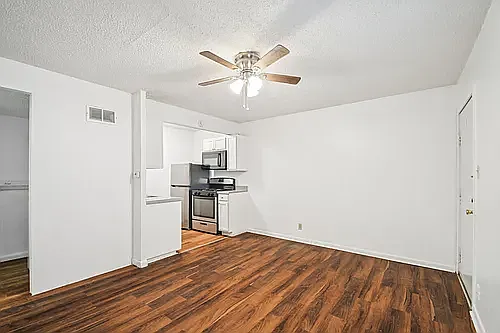 Carrells Apartments — Photo 22
