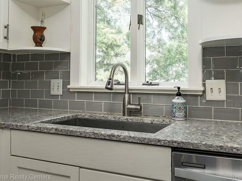134 N Anderson St, photo 20