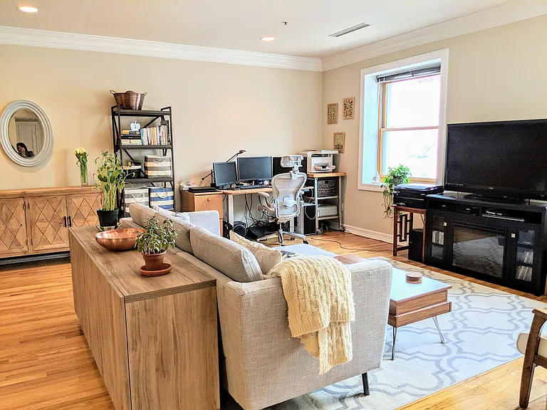 600 Hudson St #3B — Photo 4